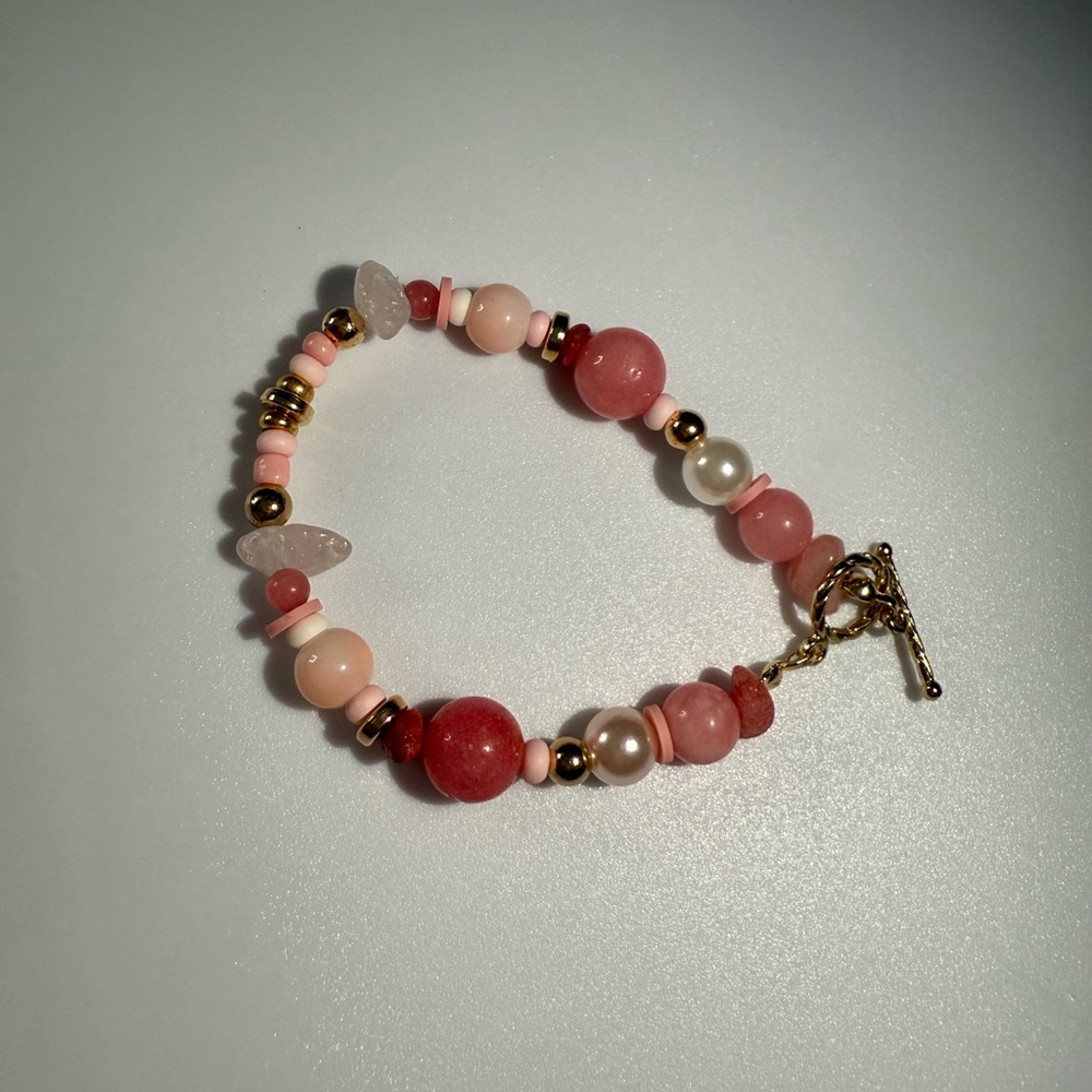 Chic Pink and Gold Beaded Bracelet